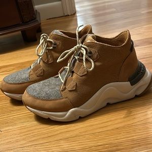 Like new Sorel wedge shoes